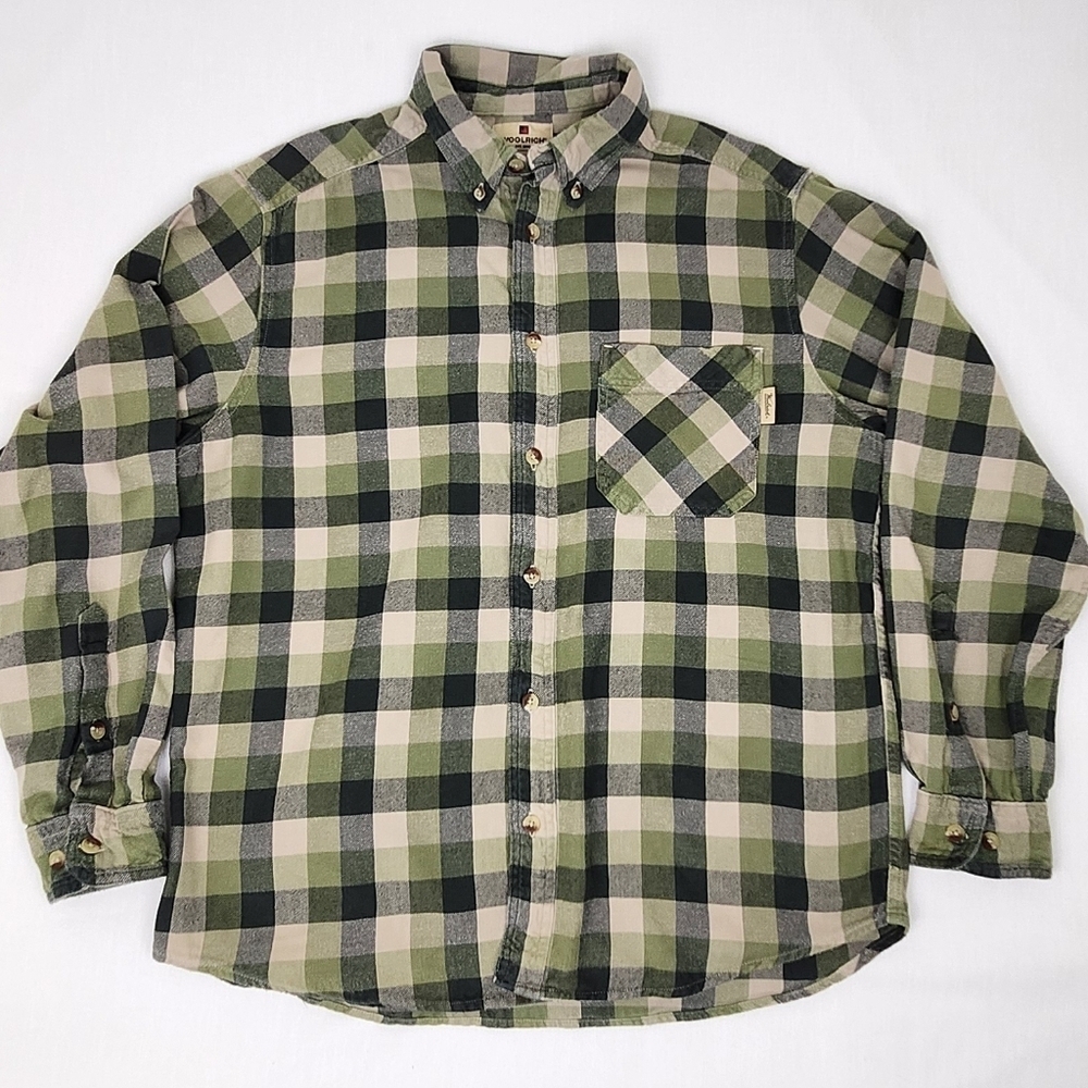 Woolrich 100% Cotton Green Plaid Button Down Pocket Lightweight Flannel Shirt.